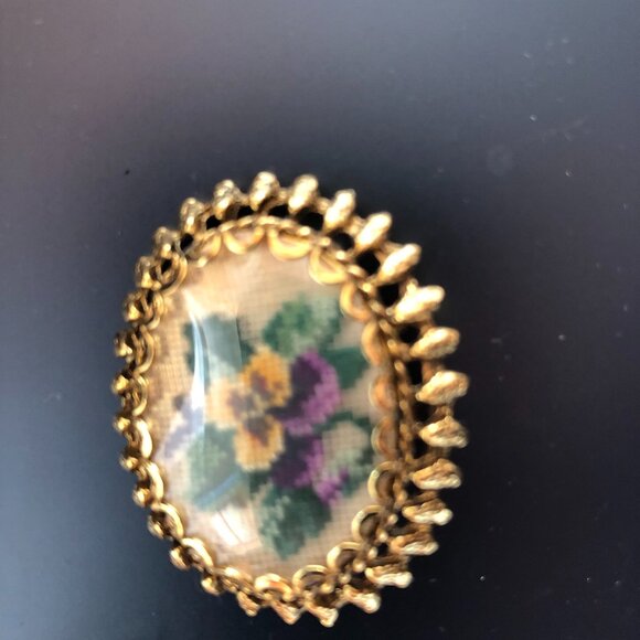 Antique handcrafted petit point brooch/pendant - Picture 2 of 4